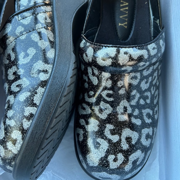 Shoes - Savvy nursing clogs